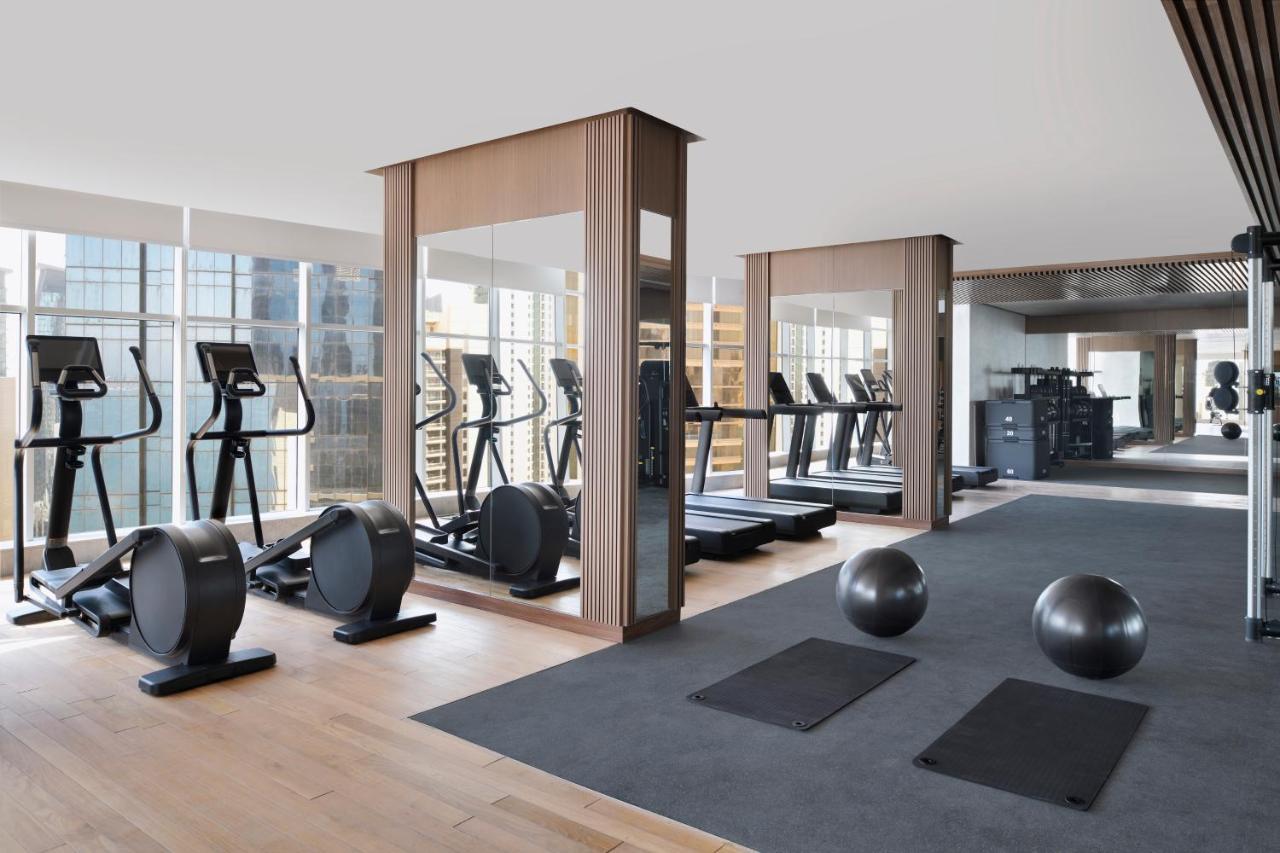 Element By Westin West Bay Doha Hotel Bagian luar foto The gym at The Hari
