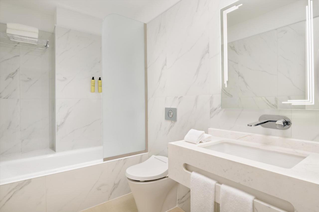 Element By Westin West Bay Doha Hotel Bagian luar foto