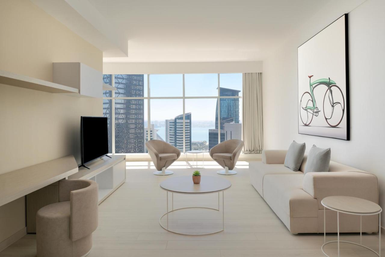Element By Westin West Bay Doha Hotel Bagian luar foto A living room