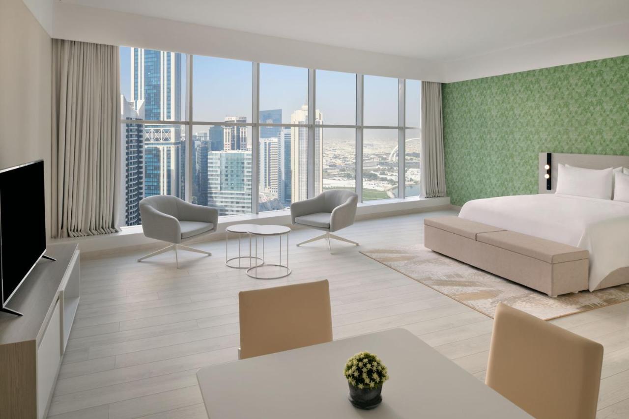 Element By Westin West Bay Doha Hotel Bagian luar foto A suite at the hotel
