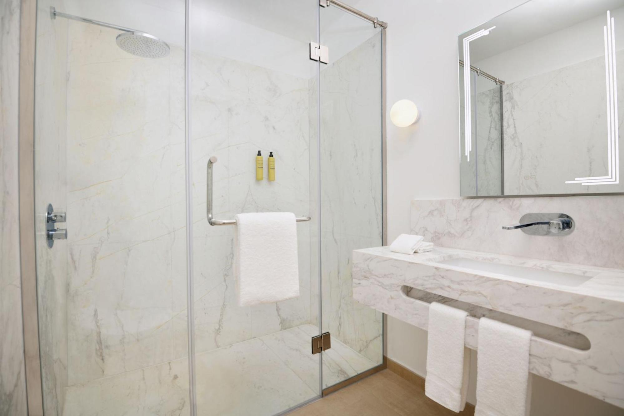Element By Westin West Bay Doha Hotel Bagian luar foto